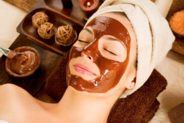 máscara facial de chocolate